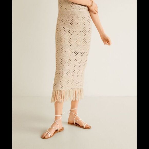 Mango Fringed detail knitted Midi skirt Size L NWT perfect for winter/Spring - Picture 2 of 6